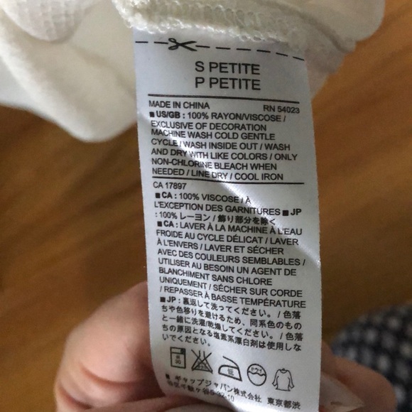 🎉FLASH SALE🎉 Banana Republic Top - Picture 4 of 4